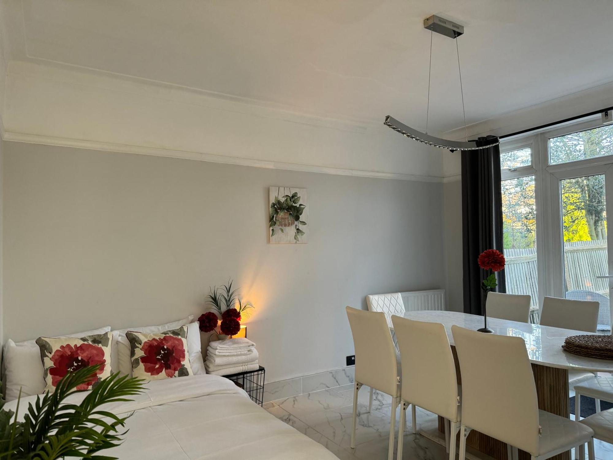 Surbiton Home With Free Parkings, Surbiton, Kingston Upon Thames, Surrey, Greater London Uk Exterior foto